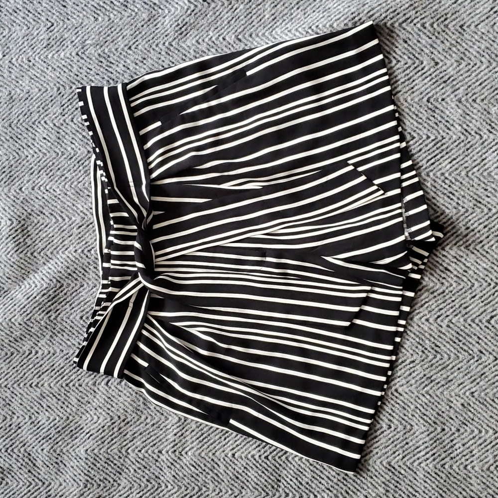 Meg & Margot stripes high rise short